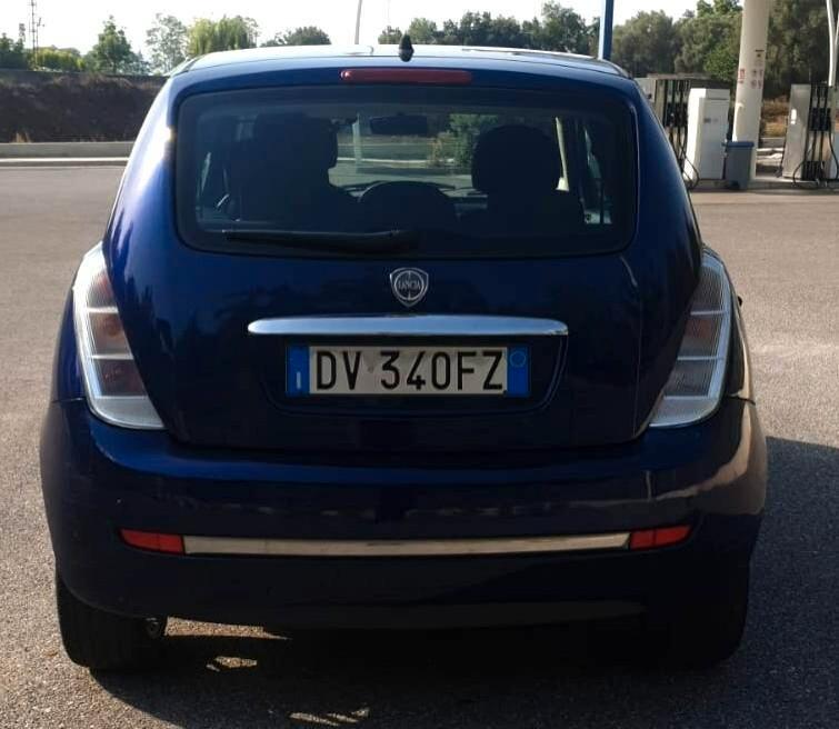 Lancia Ypsilon 1.2 versus