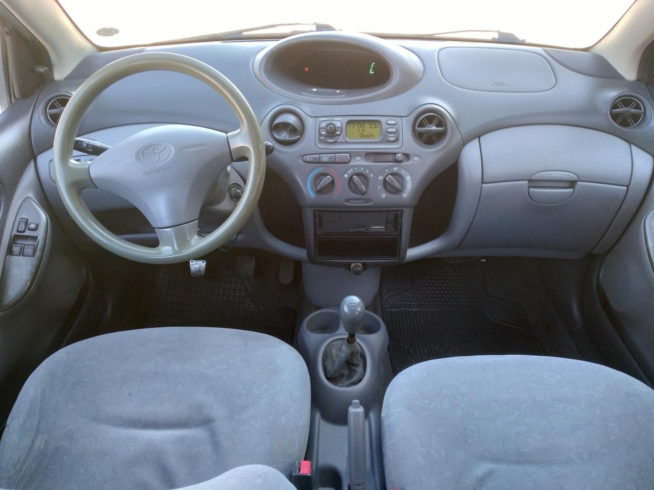 Toyota Yaris 1.0i 16V cat 3 porte Sol