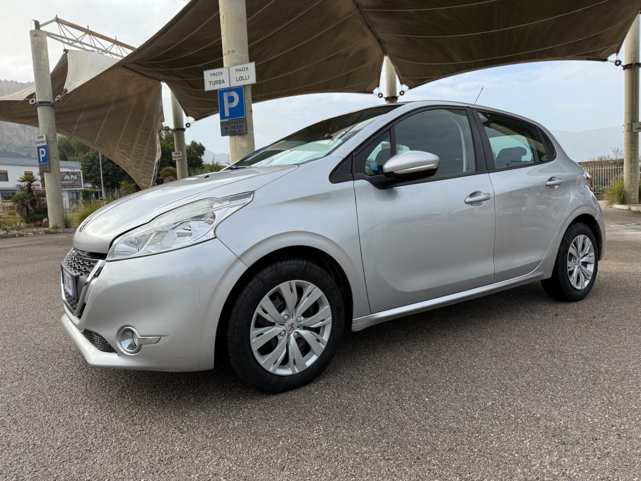 Peugeot 208 1.4 HDi 68 CV 5 porte Allure