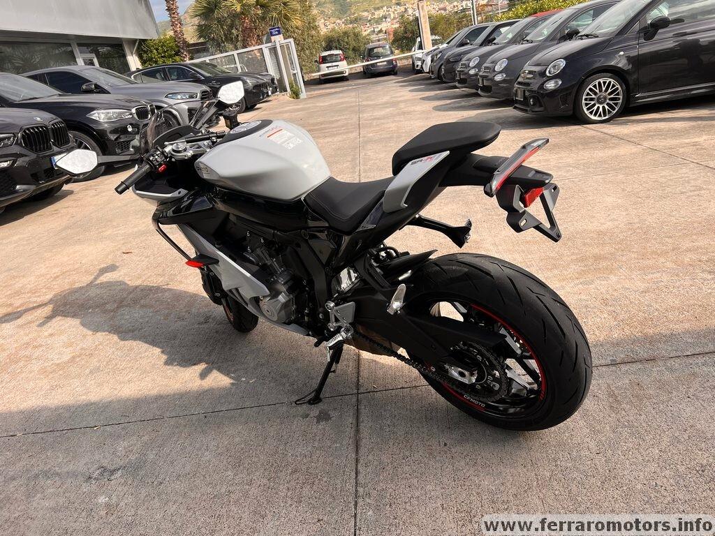 Cf Moto 675 sr-r piccolo mostriciattolo a 75 euro al mese senza anticipo