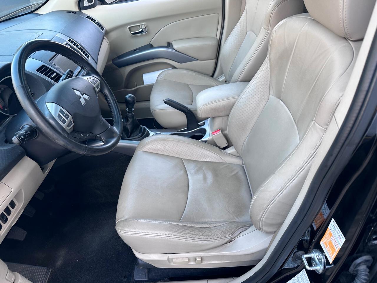 Mitsubishi Outlander 2.2 DI-D Instyle 7 p.ti DPF