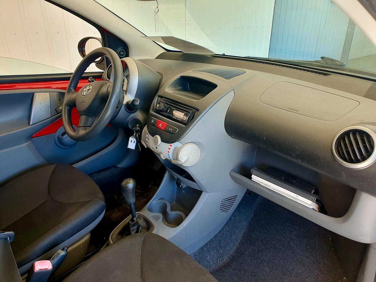 Toyota Aygo 1.0 BENZ - 5 porte - 2010 - KM. 100.000