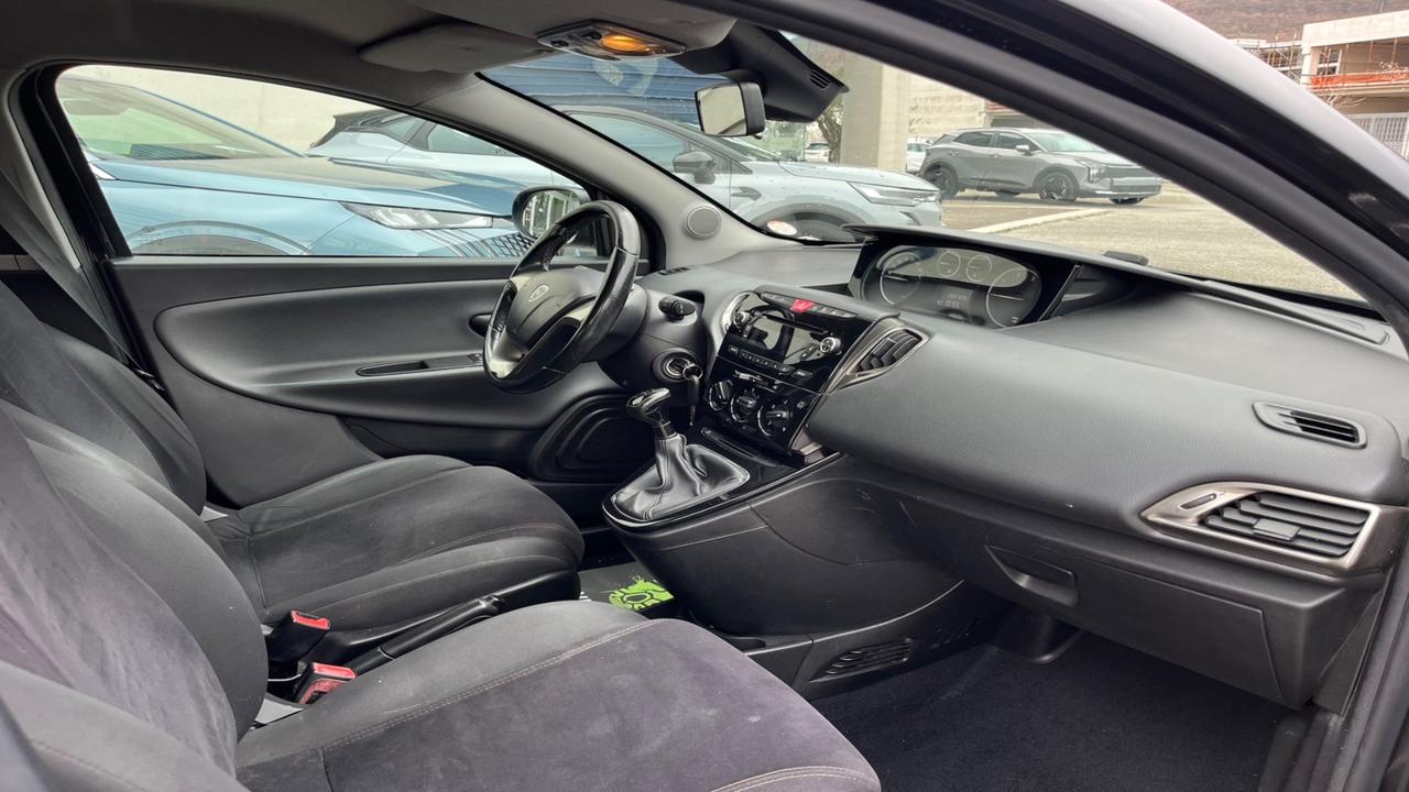 Lancia Ypsilon 1.3 MJT 16V 95 CV 5 porte S&S Silver