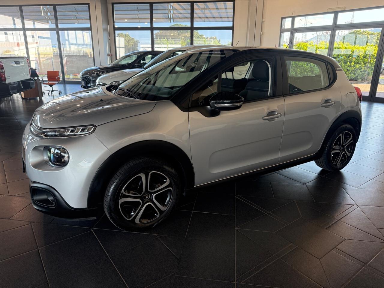 Citroen C3 PureTech 82 Shine my17" 86000km