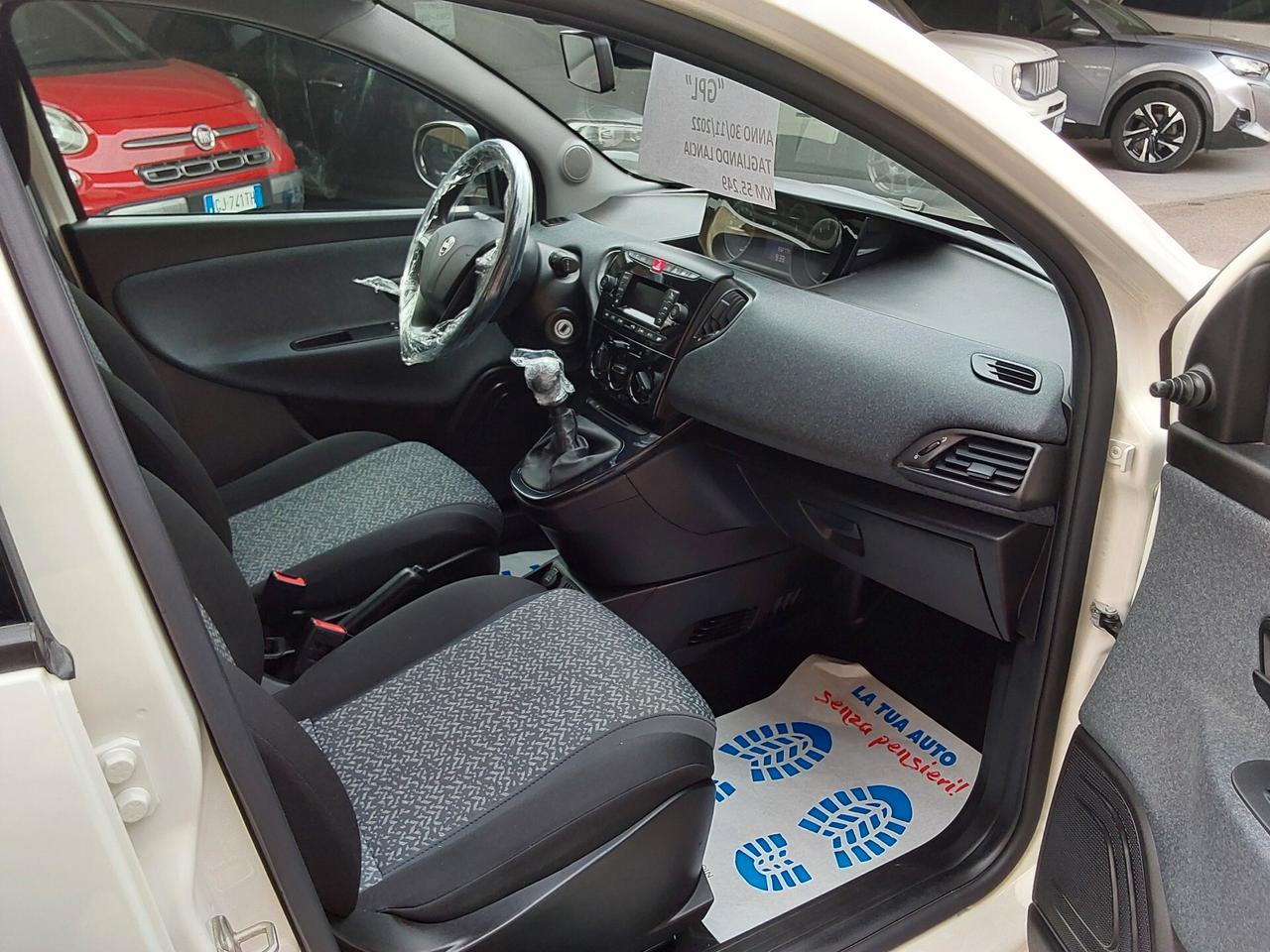 Lancia Ypsilon 1.2 69 CV GPL Silver