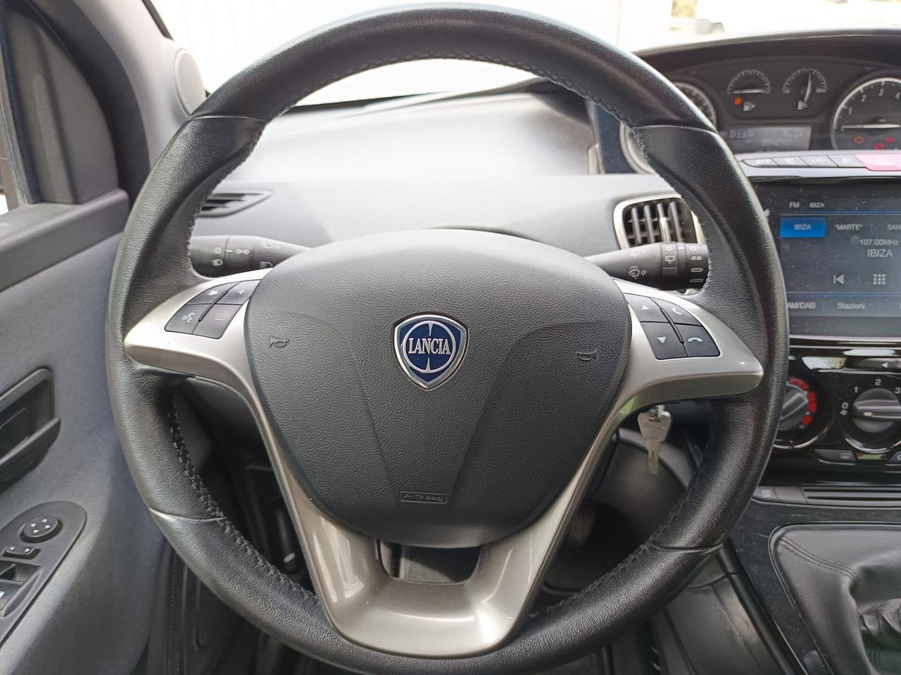 Lancia Ypsilon 1.0 FireFly 5 porte S&S Hybrid Silver