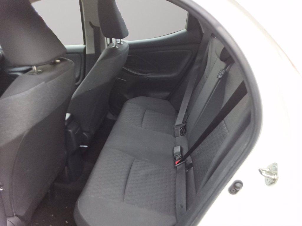 TOYOTA Yaris 1.5h active del 2023
