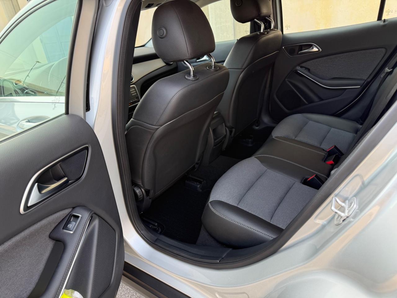 Mercedes-benz GLA 200 d Business