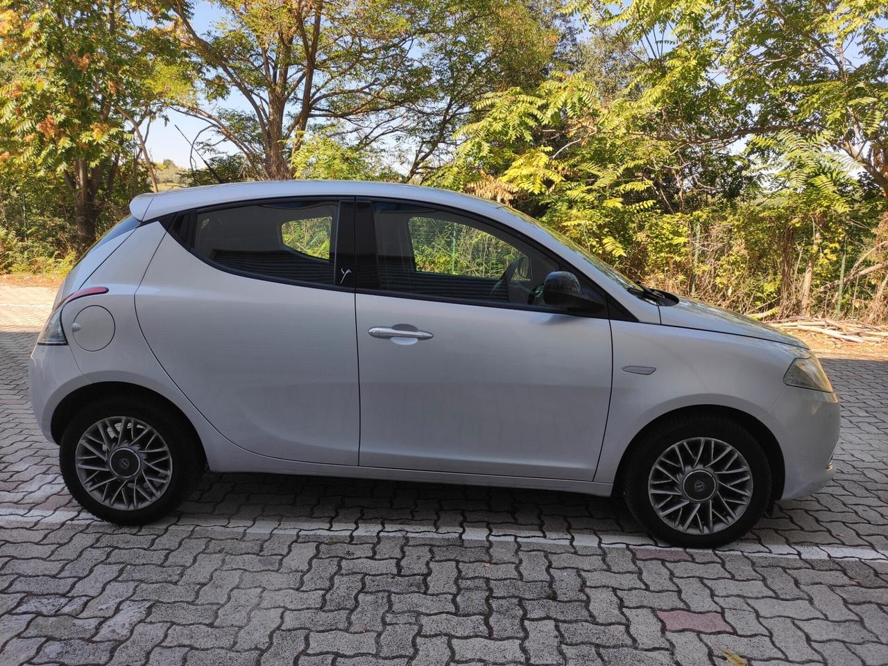 Lancia Ypsilon 1.3 MJT 16V 5 porte