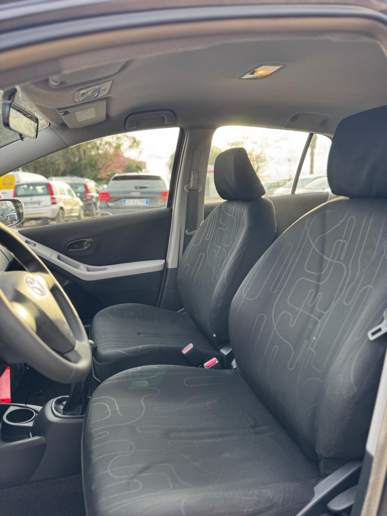 Toyota Yaris 1.0 5 porte