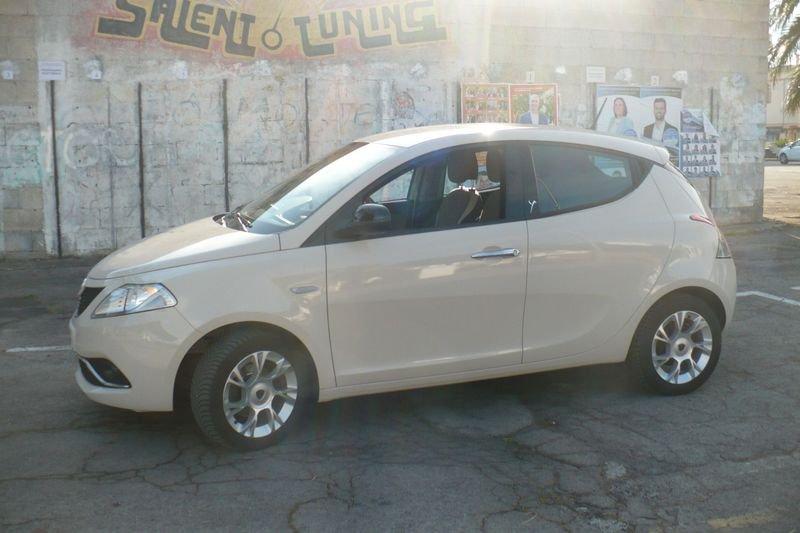 Lancia Ypsilon 1.2 69 CV 5 porte Silver