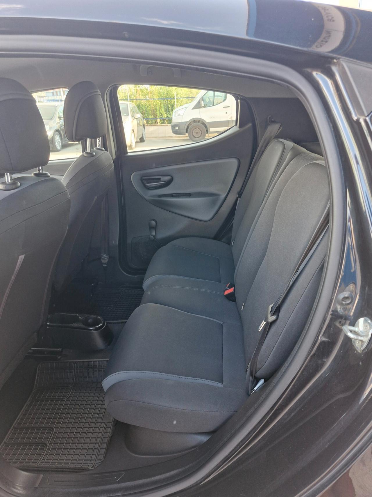 Lancia Ypsilon 1.2 69 CV 5 porte Silver