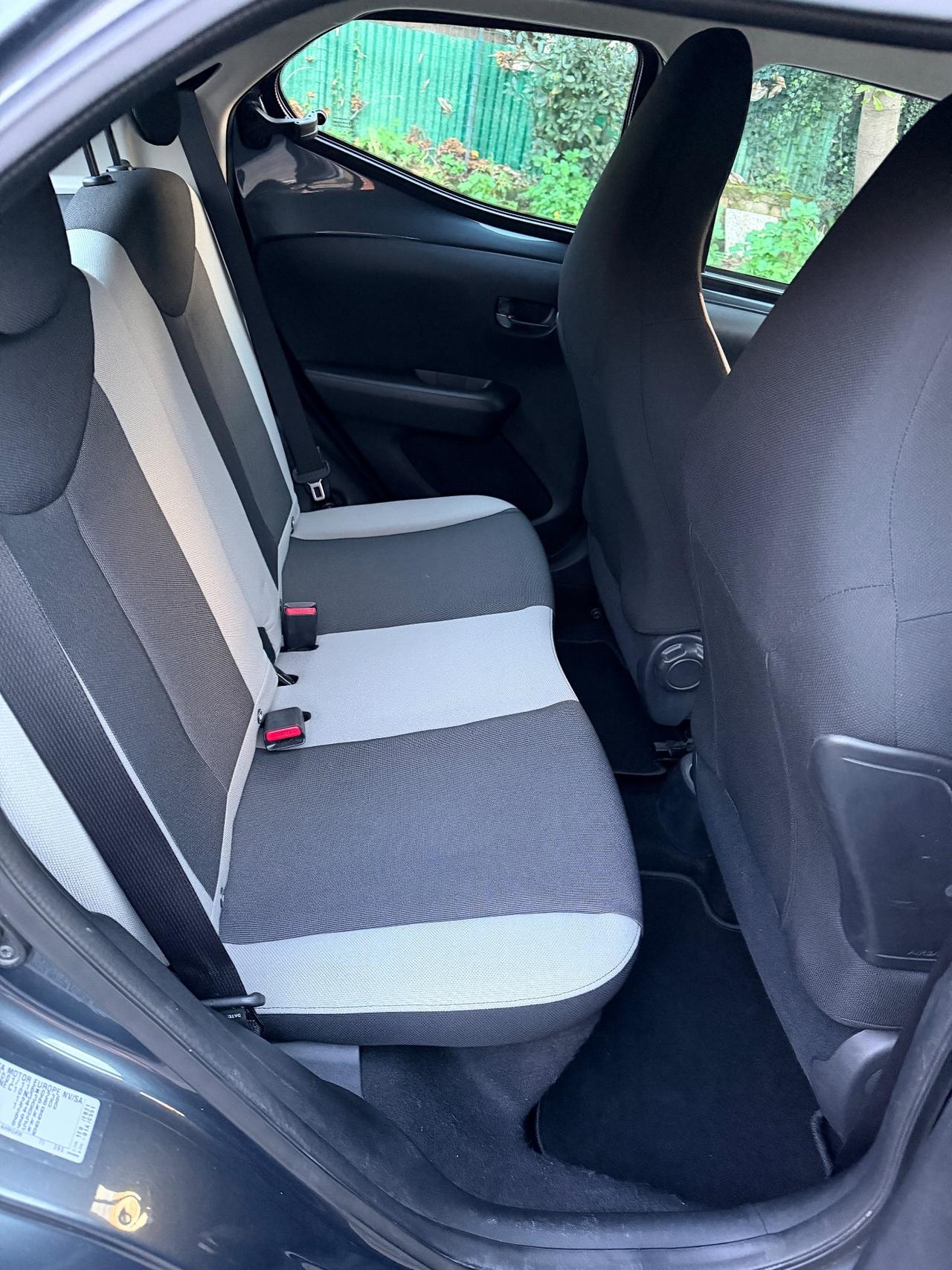 Toyota Aygo 1.0 VVT-i 69 CV 5 porte x-business