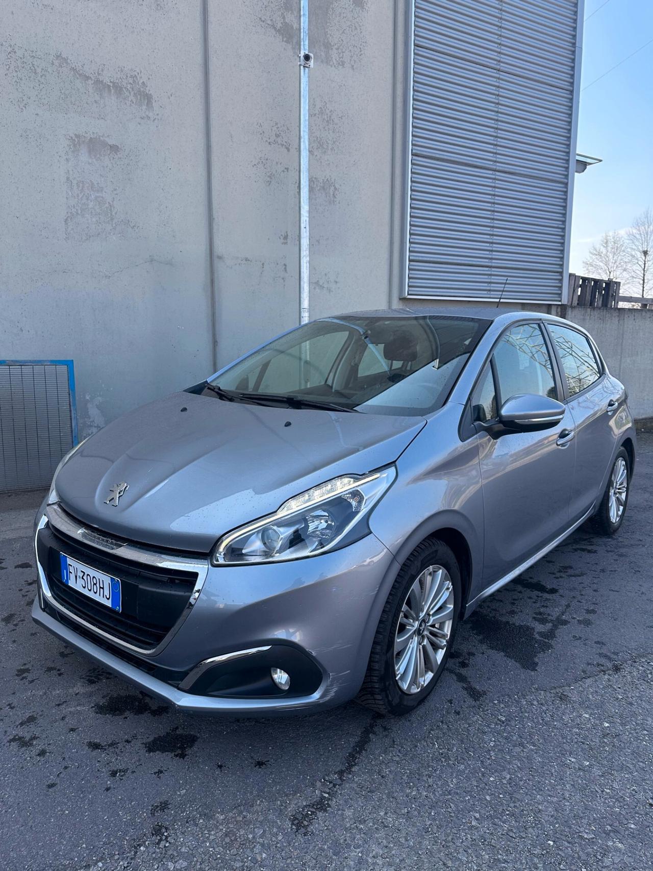 Peugeot 208 PureTech 82 5 porte Allure