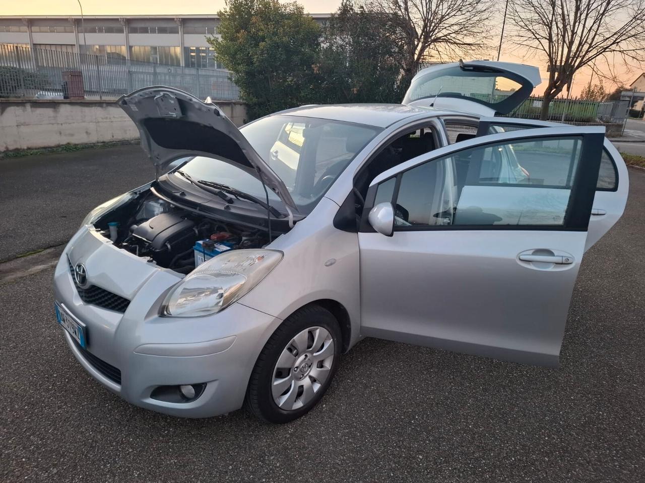 Toyota Yaris 1.0 5 porte SOLAMENTE 104.000 KM