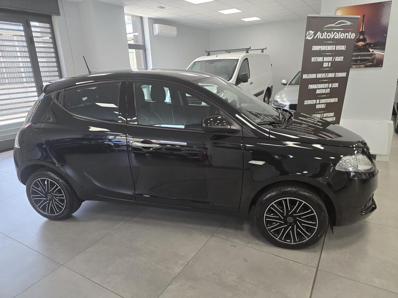 Lancia Ypsilon 1.0 Hybrid 70cv anno 2024 km 68000