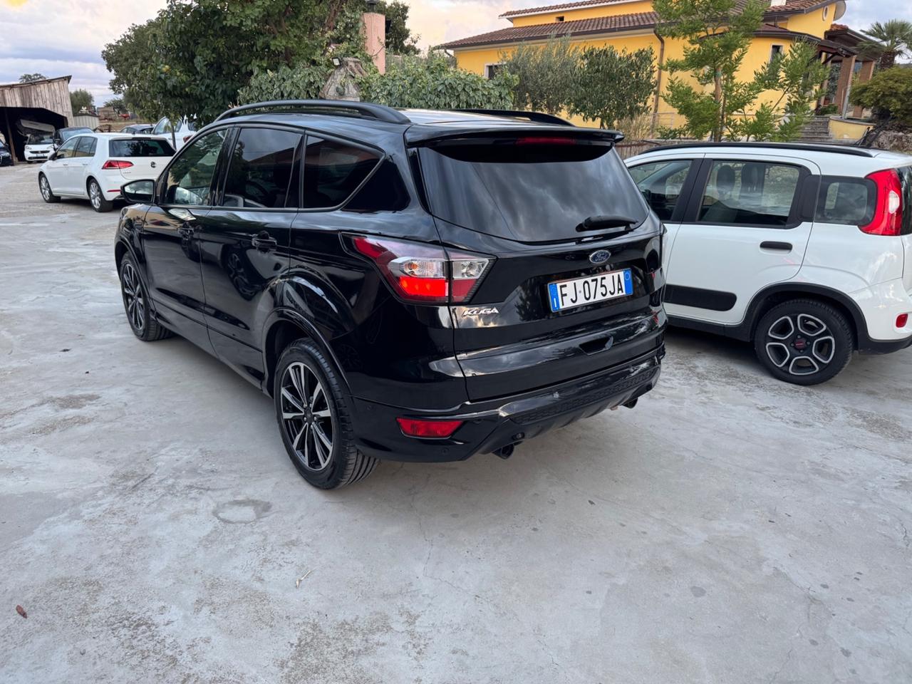 Ford Kuga 1.5 TDCI 120 CV S&S 2WD ST-Line