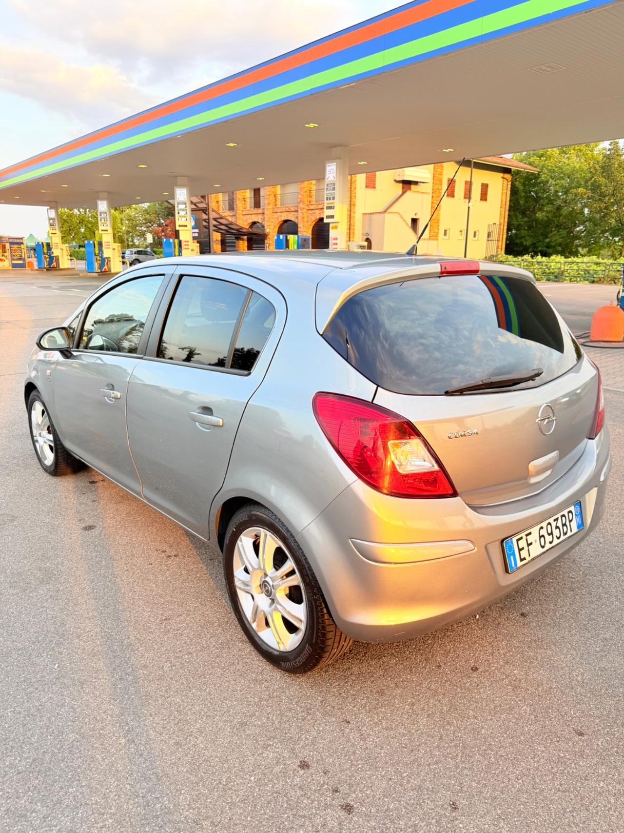 Opel Corsa 1.2 5 porte Cosmo