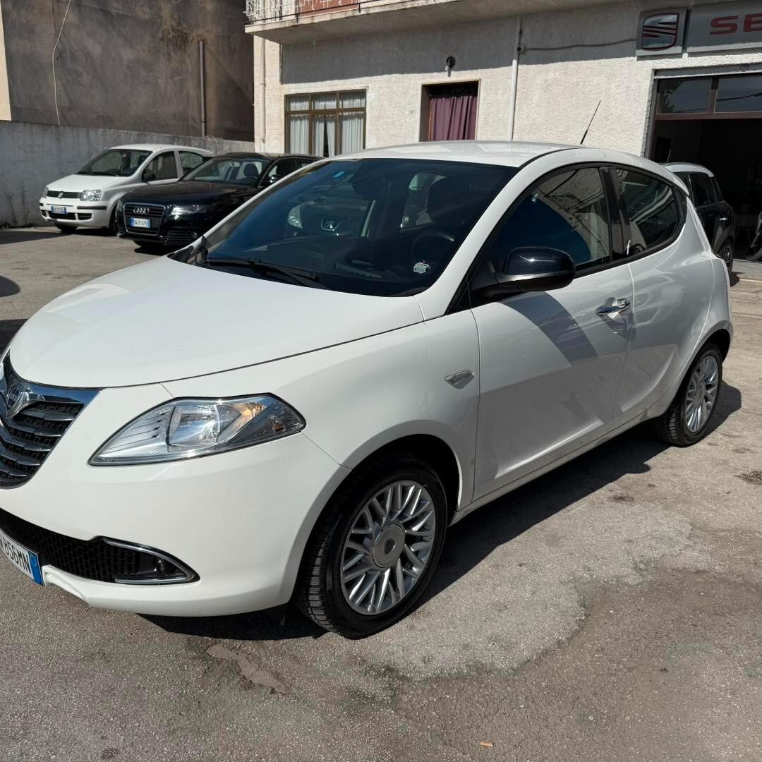 Lancia Ypsilon 1.2 69 CV 5 porte S&S Gold
