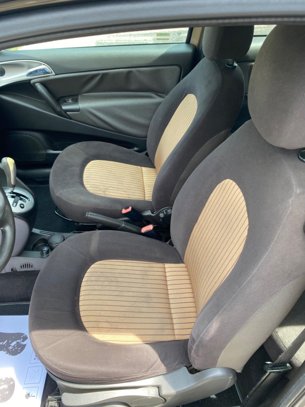 Lancia Ypsilon 1.4 16V Platino