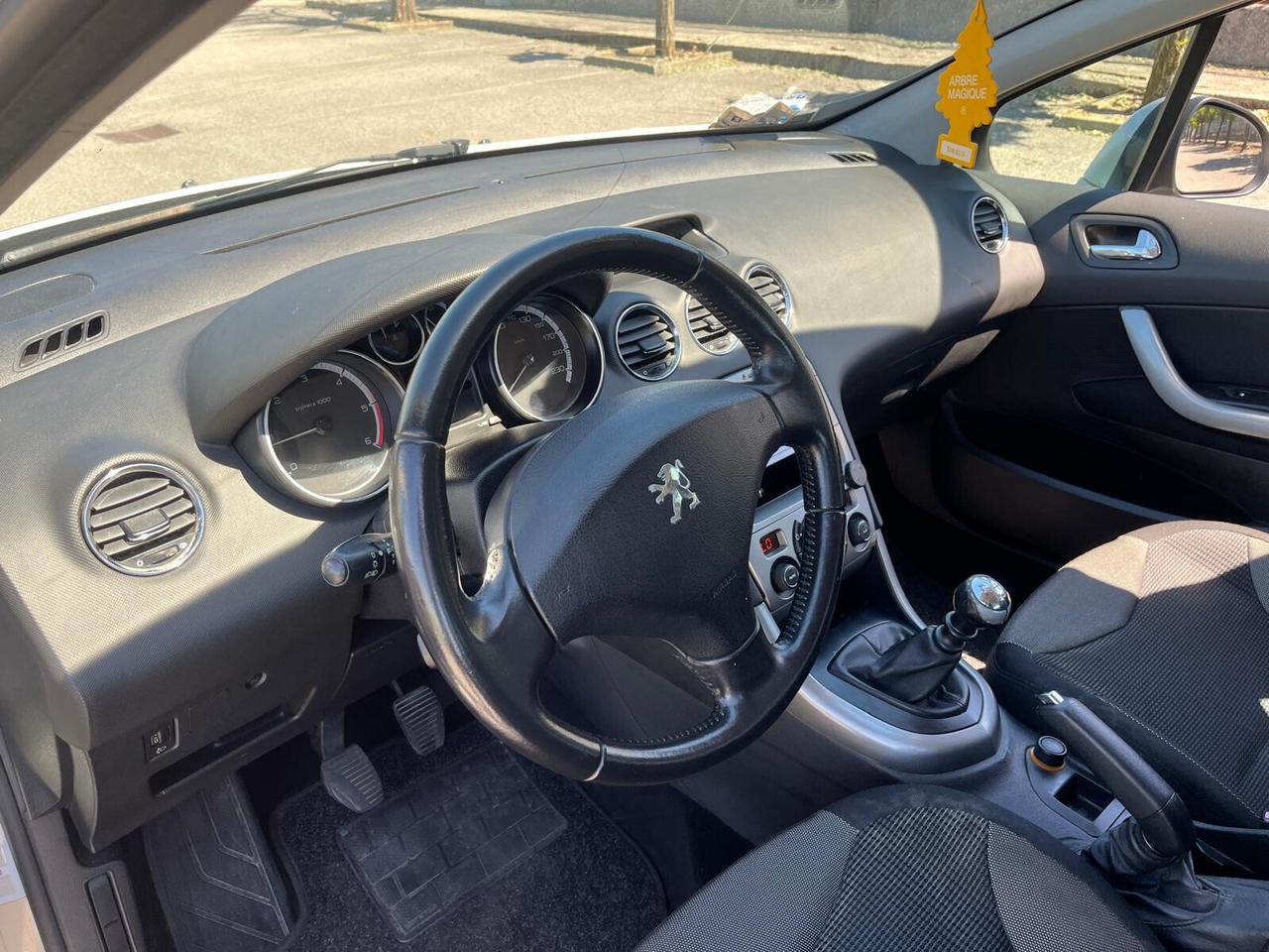 Peugeot 308 1.6 HDi 110CV 5p. Féline (6 Marce)