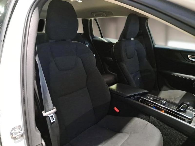 VOLVO V60 B4 D autom. Momentum Business WAGON