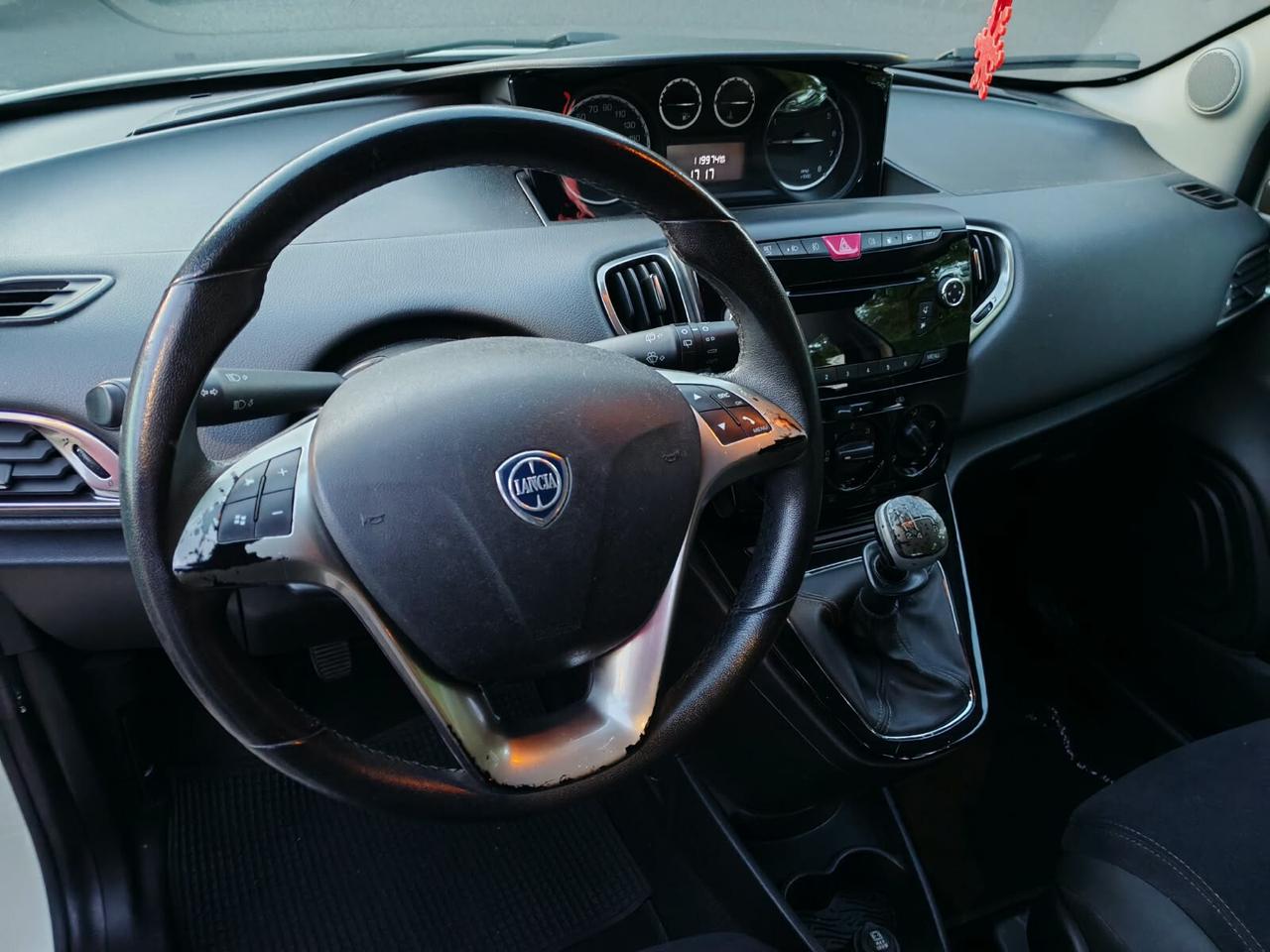 Lancia Ypsilon 1.2 69 CV 5 porte GPL Ecochic Silver