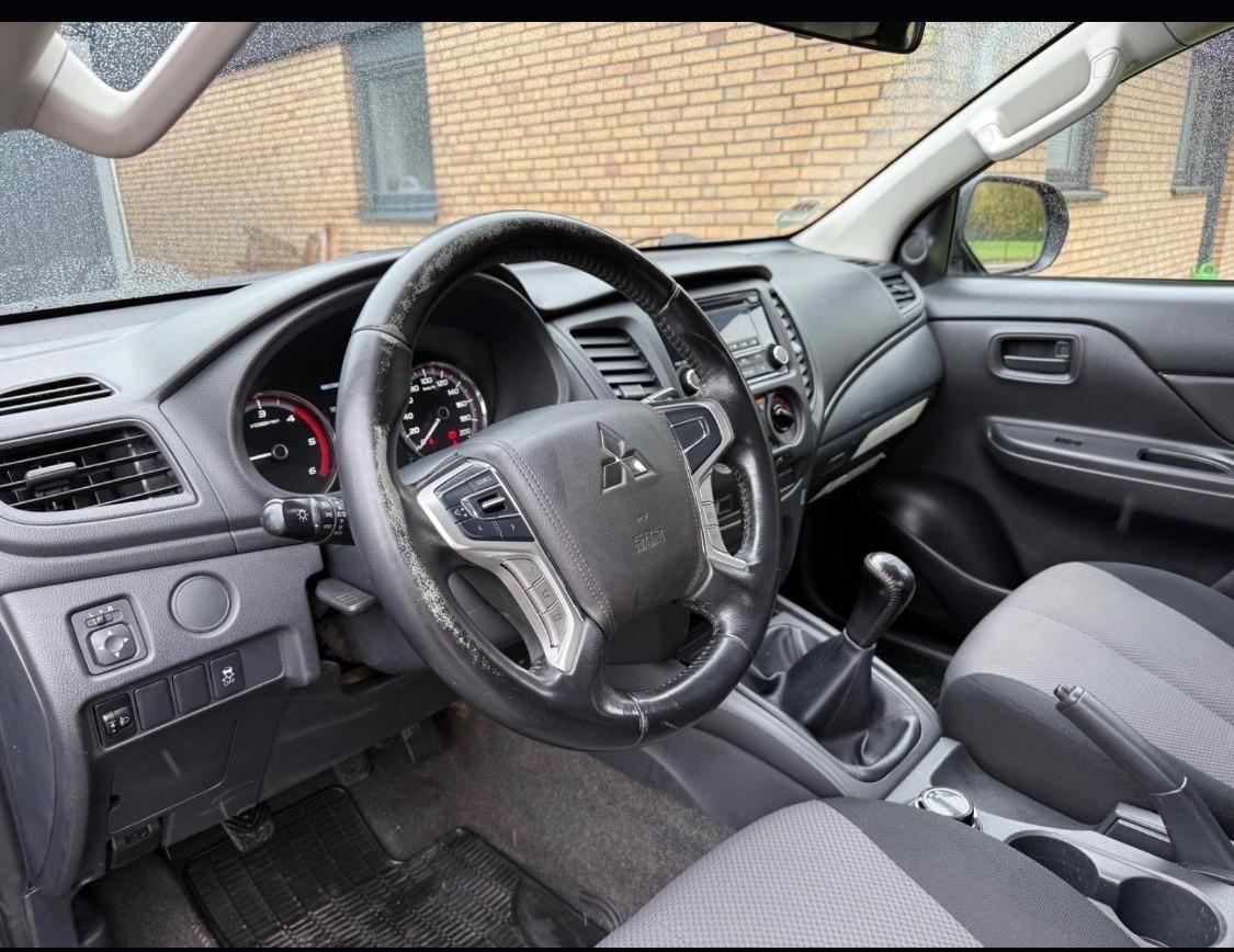 Mitsubishi L200 2.3 D Club Cab 4x4 Super Select Intense 6M