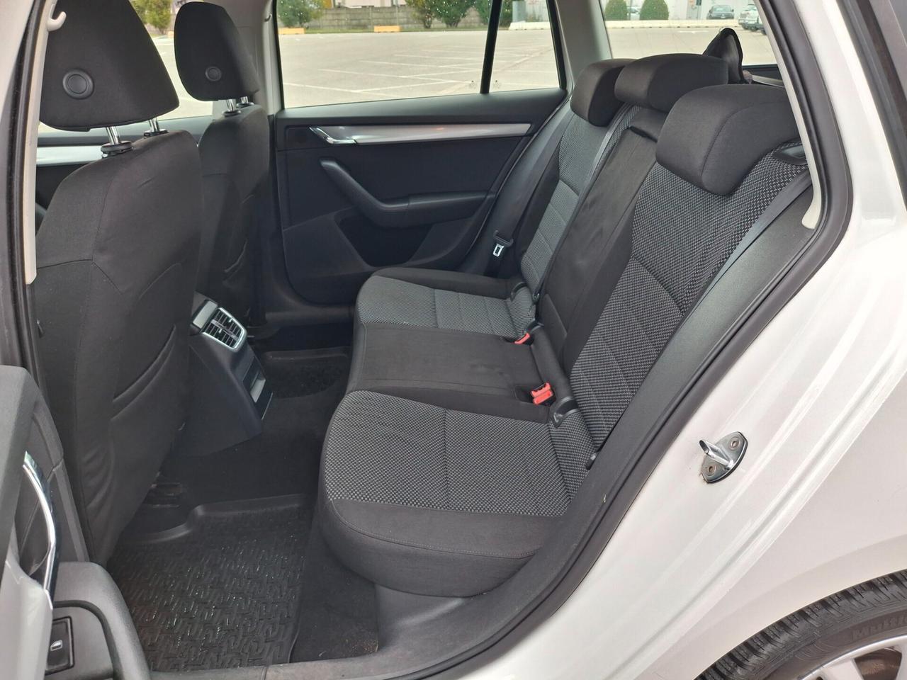 Skoda Octavia 1.6 TDI CR 105 CV. Wagon Elegance