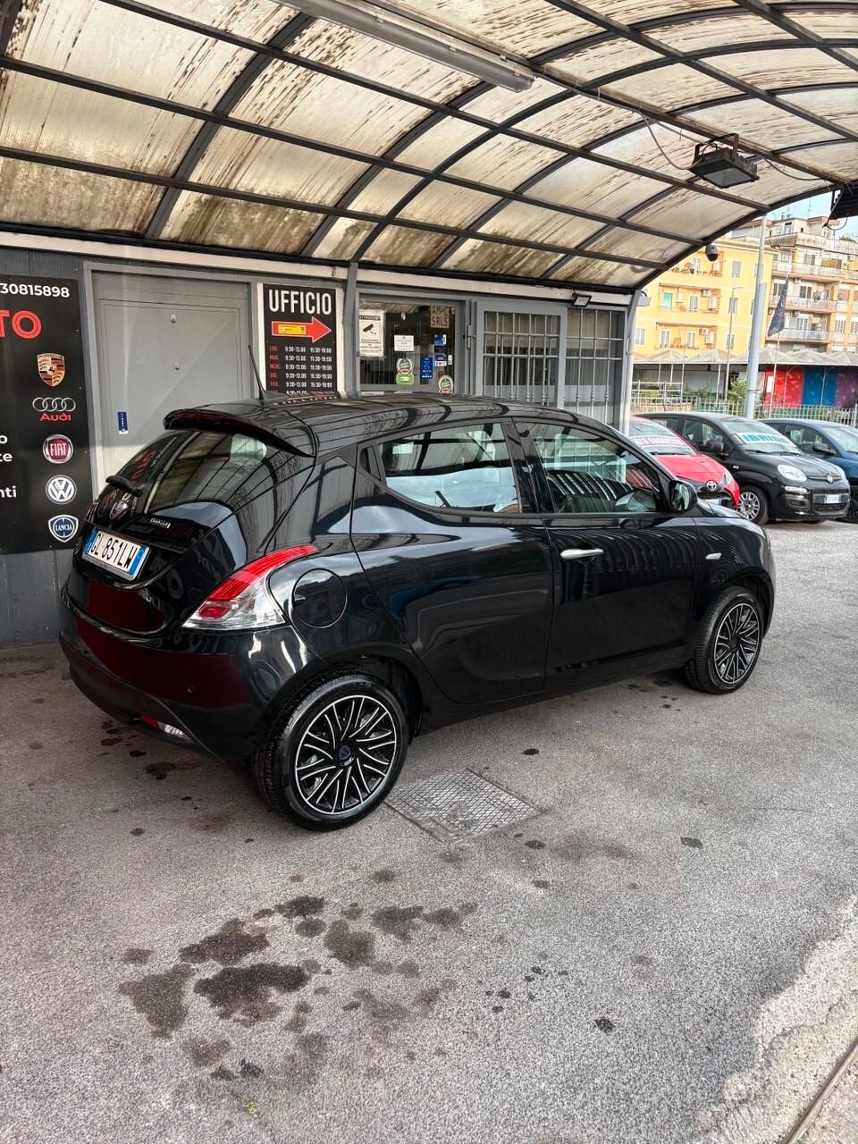 Lancia Ypsilon 1.0 FireFly 5 porte S&S Hybrid Gold