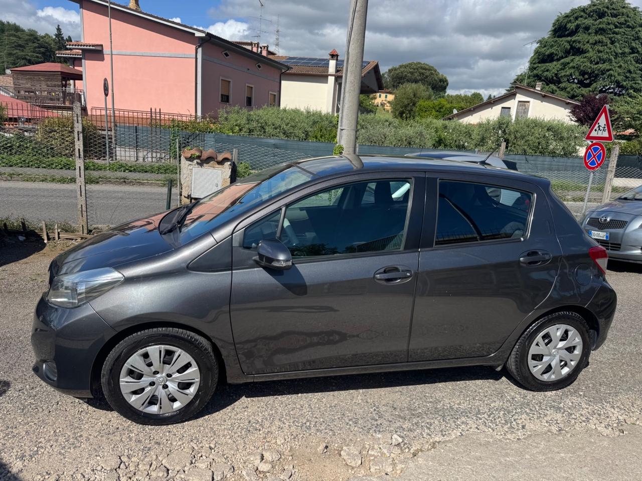Toyota Yaris 1.0 5 porte Lounge NEOPATENTATI