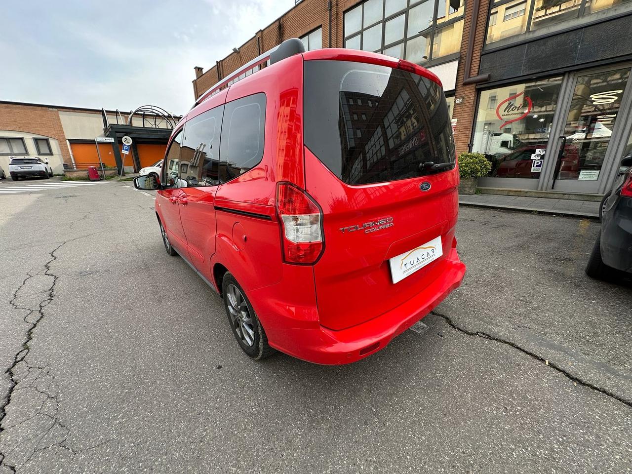 Ford Tourneo Courier 1.0 EcoBoost Sport