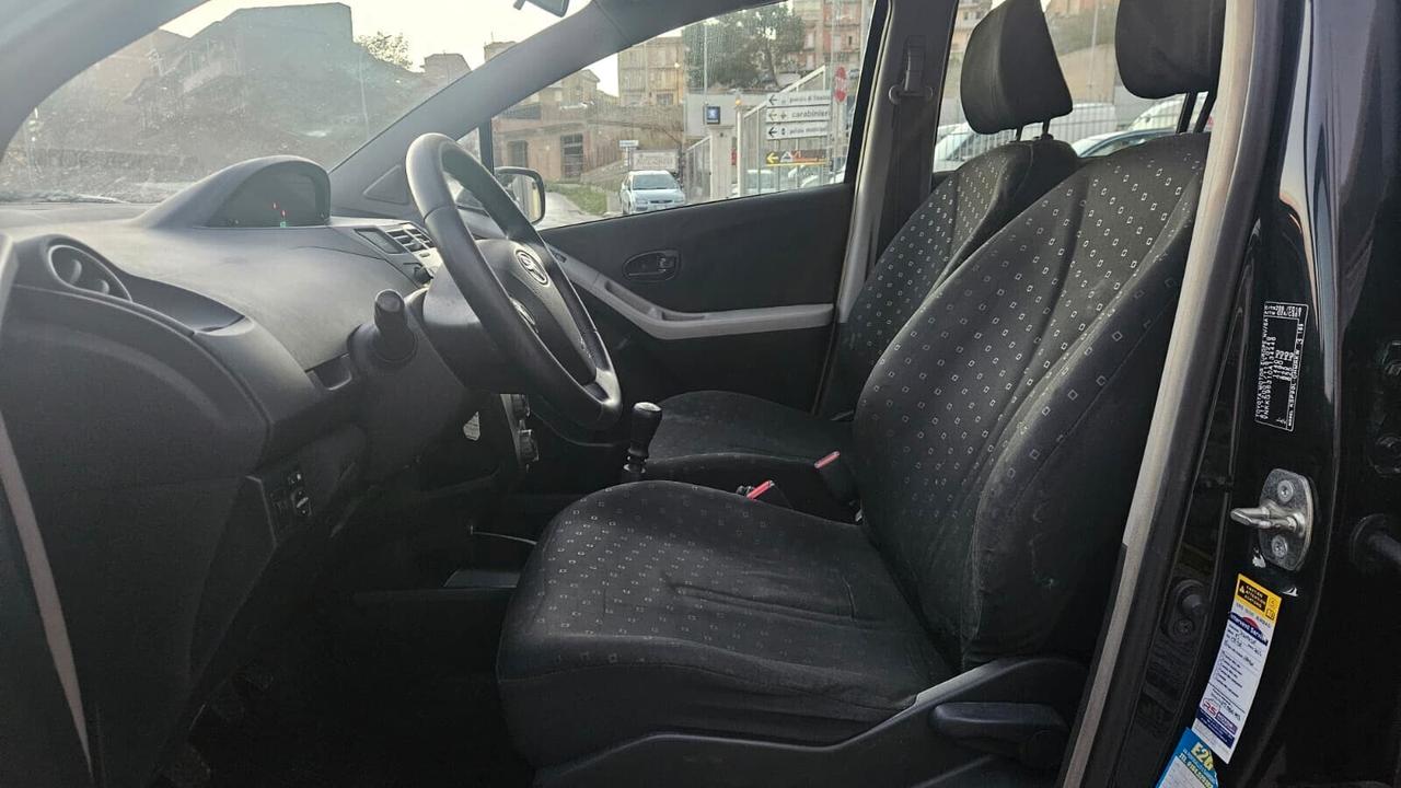 Toyota Yaris 1.0 benzina 5 porte
