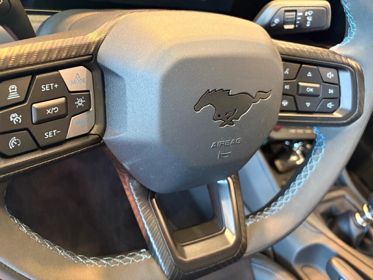 Ford Mustang Fastback DARK HORSE 5.0 V8 453 CV 6mt