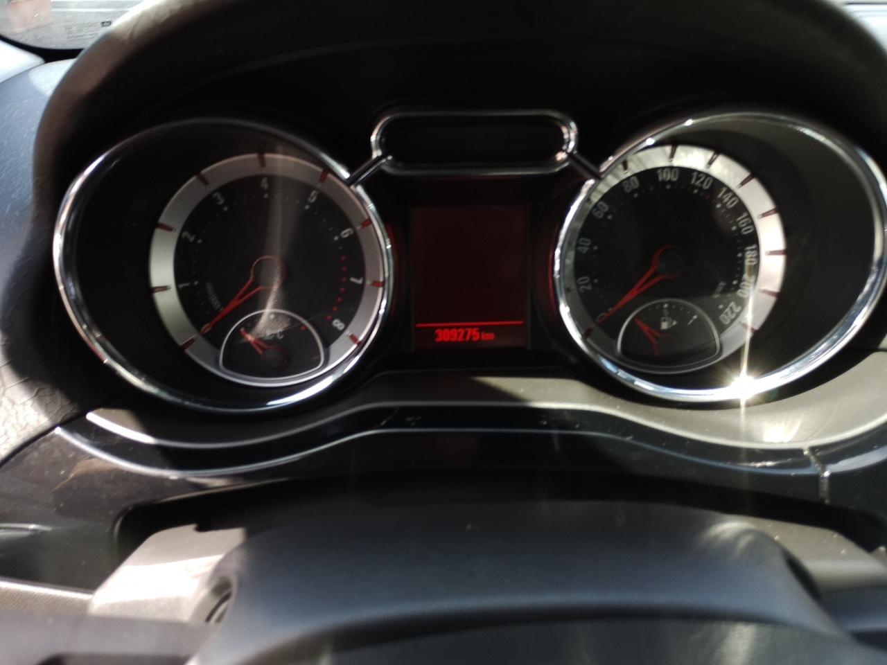 Opel Adam 1.4 Glam Gpl-tech 87cv E6