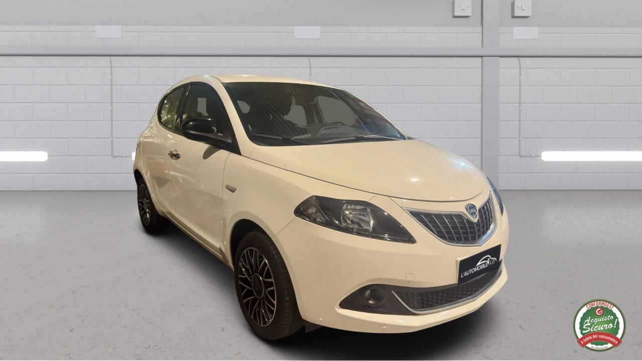 Lancia Ypsilon 1.0 Hybrid Platino