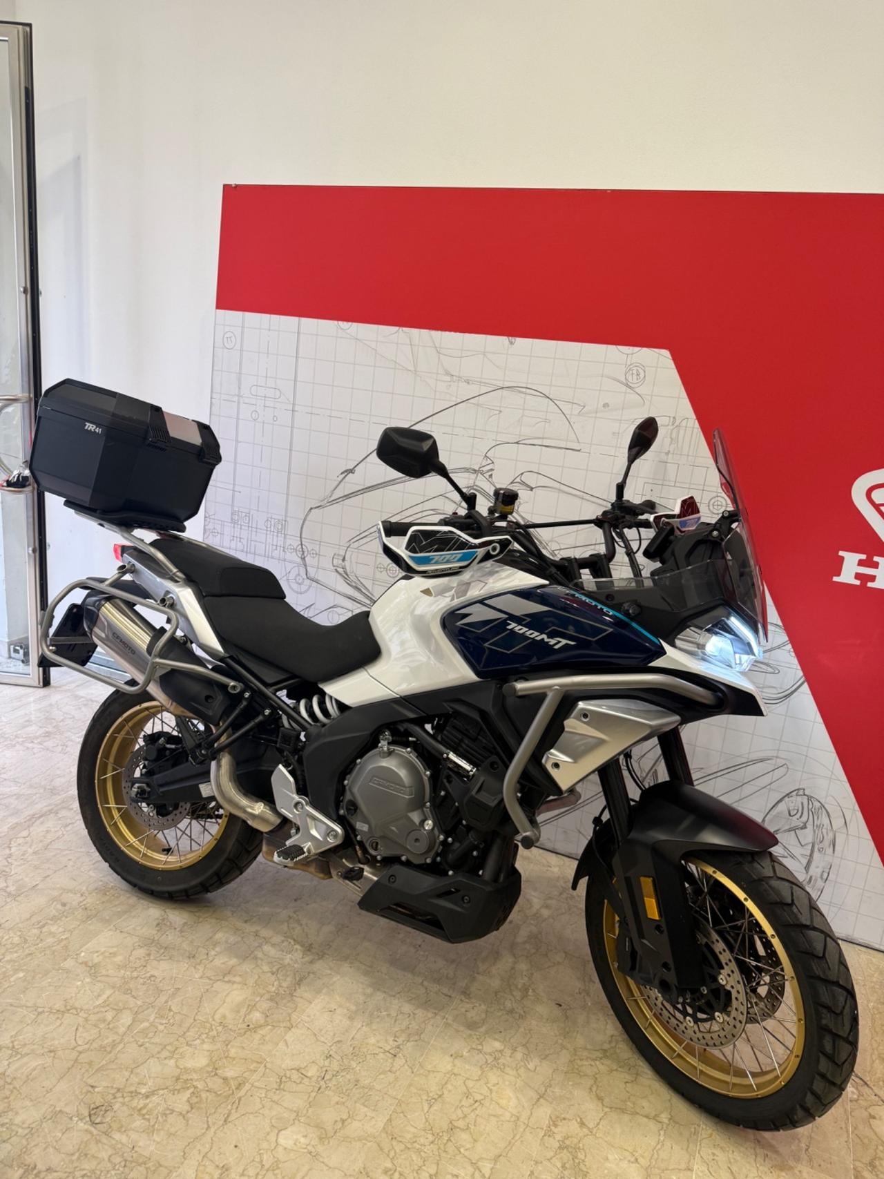 Cf Moto 700MT