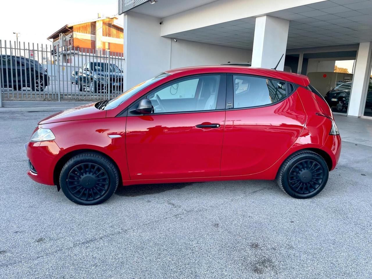 Lancia Ypsilon 1.0 FireFly Hybrid Ecochic Silver