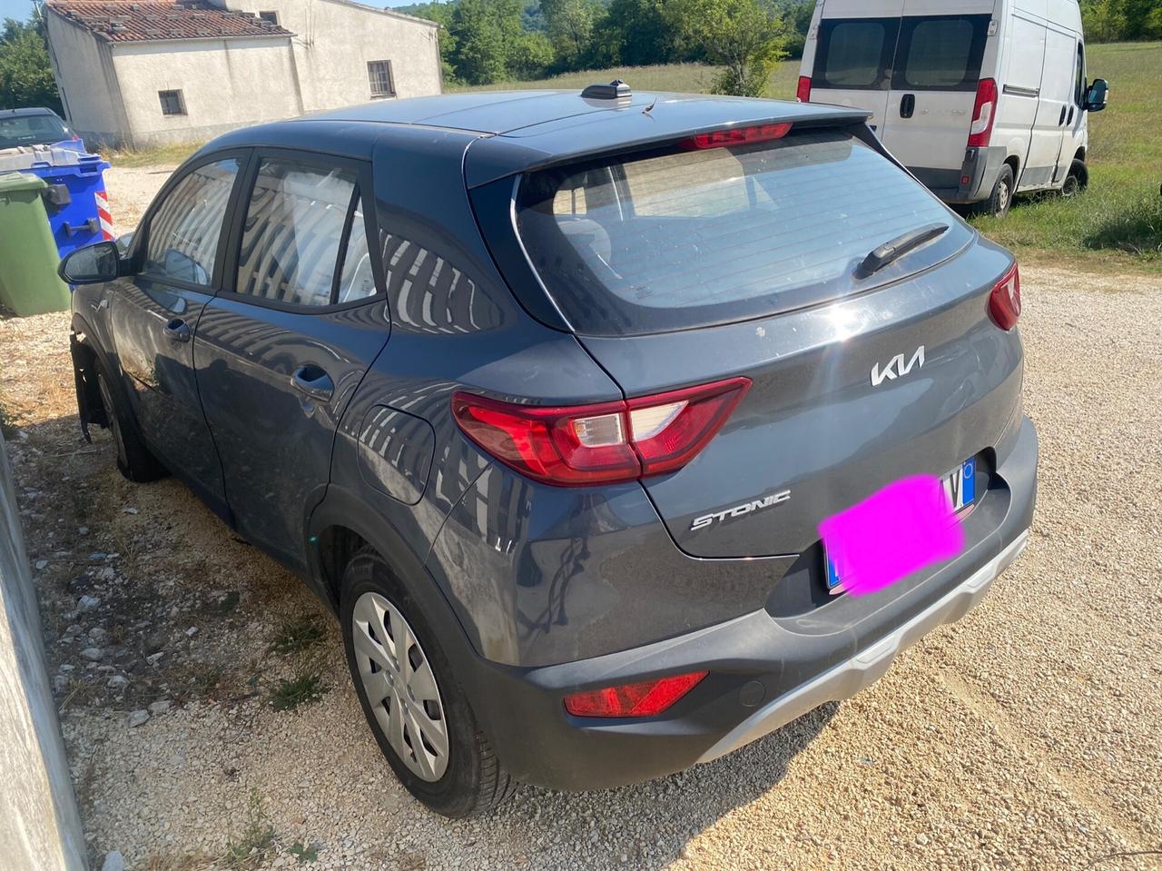 Kia Stonic 1.2 DPI Urban incidentata