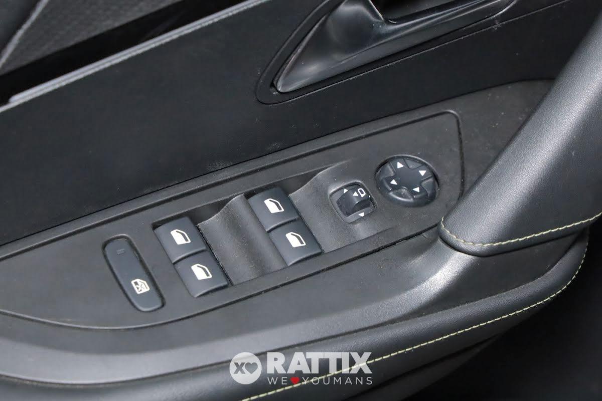 Peugeot e-2008 motore elettrico 100kW GT