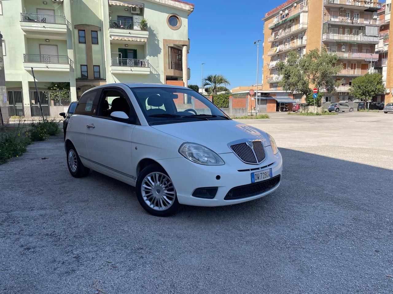 Lancia Ypsilon 1.4 Argento Ecochic GPL