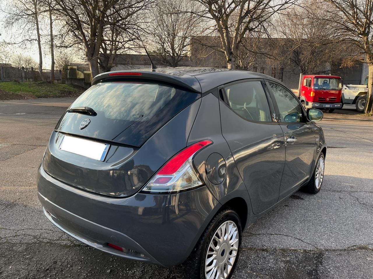 Lancia Ypsilon 1.2 69 CV 5 porte Platinum per Neopatentati 2016