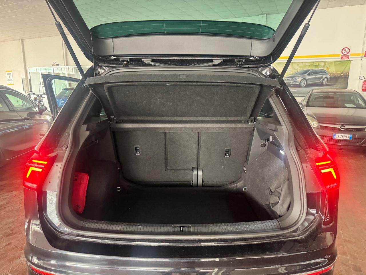 Volkswagen Tiguan 2.0 TDI 200 CV SCR DSG 4MOTION R-Line