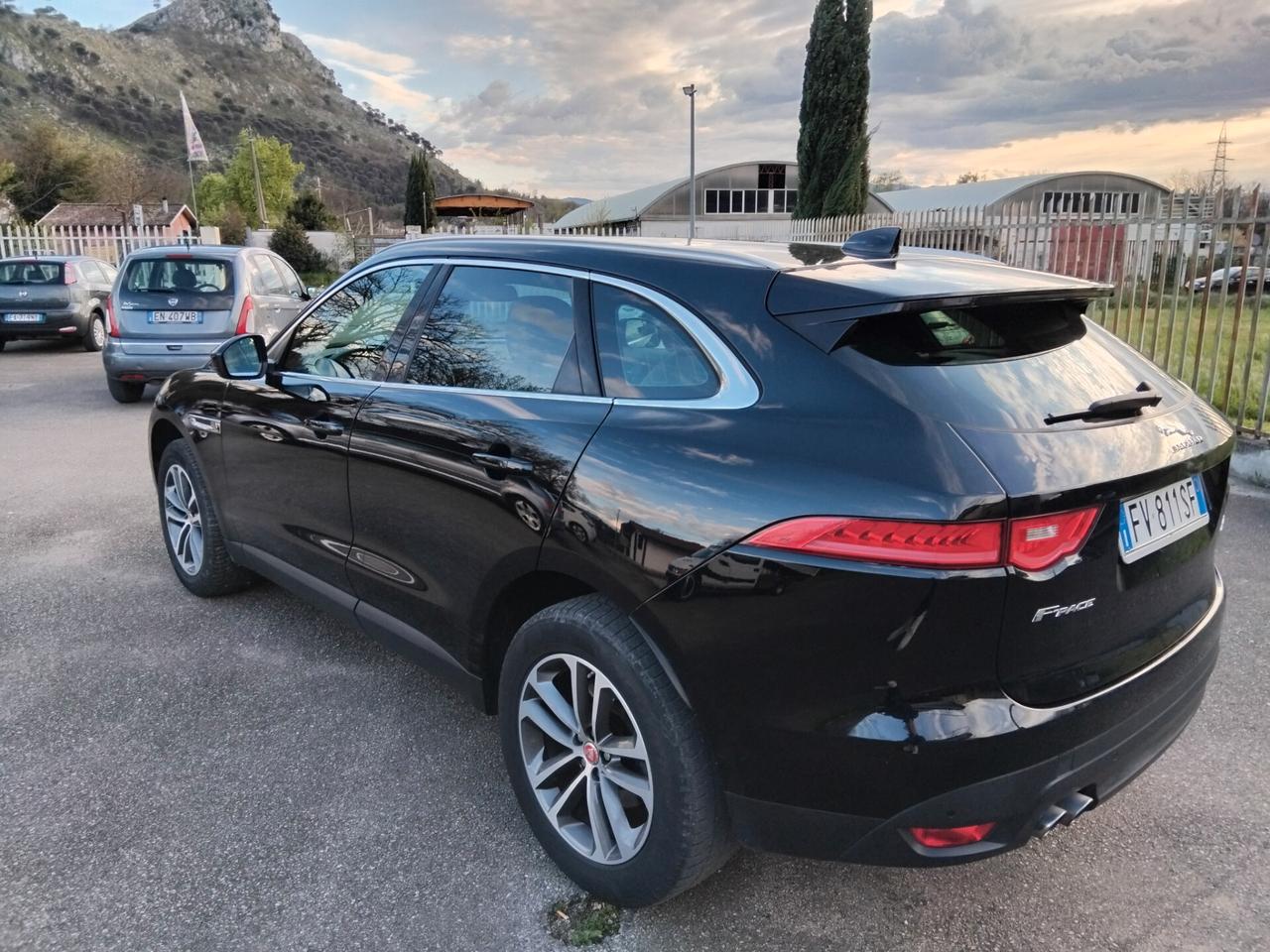 Jaguar F-Pace 2.0 D 180 CV Portfolio