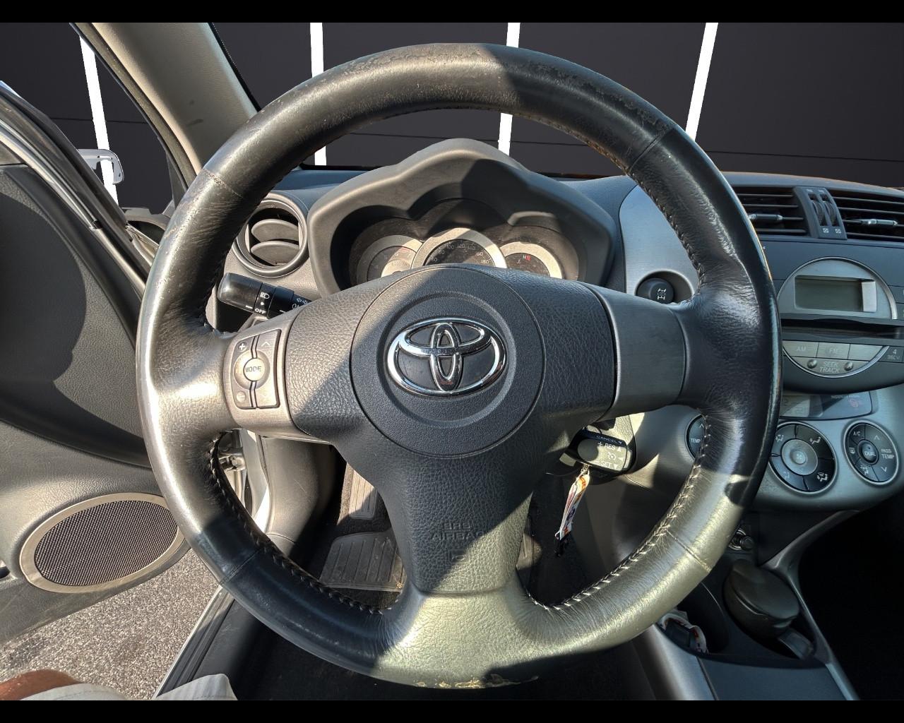 TOYOTA RAV4 3ª serie - RAV4 2.2 D-4D 136 CV