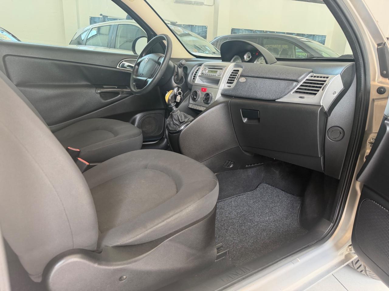 Lancia Ypsilon 1.2 69 CV Unyca