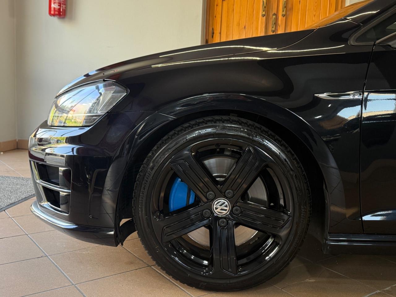 Volkswagen Golf R 2.0 DSG 3p. 300CV tetto apribile.