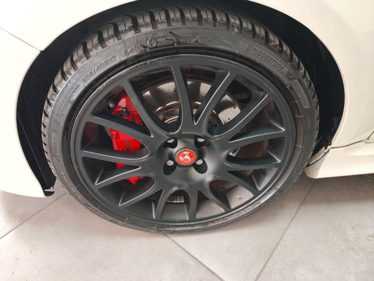 Abarth 500 1.4 16v turbo t-jet 135cv LEGGI