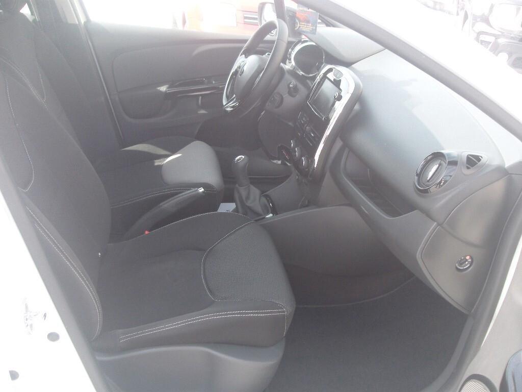 Renault Clio 1.2 75CV Live - 2013