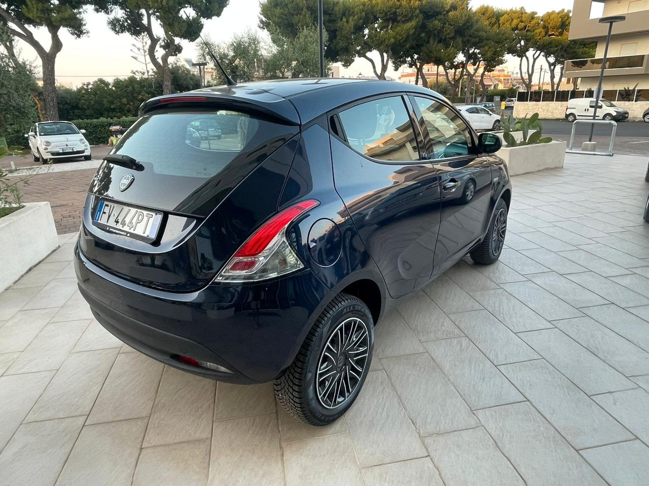 Lancia Ypsilon 0.9 TwinAir 85 CV 5 porte Metano Ecochic Elefant.Blu